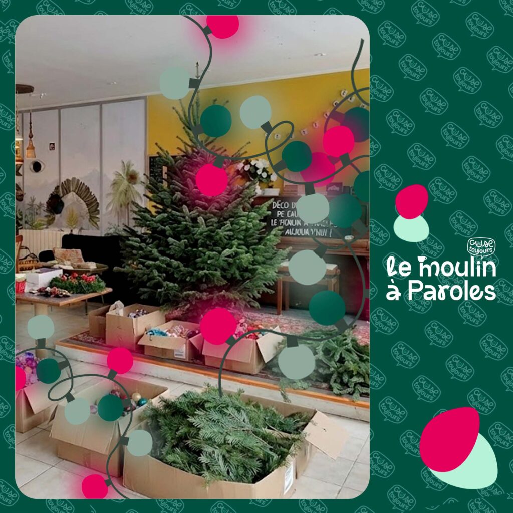 Décoration du sapin de noël et de la salle du café Le Moulin à Paroles de l'association Cause Toujours à Langres en Haure-Marne